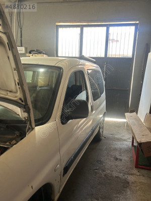 Peugeot Partner Sol Ön Kapı