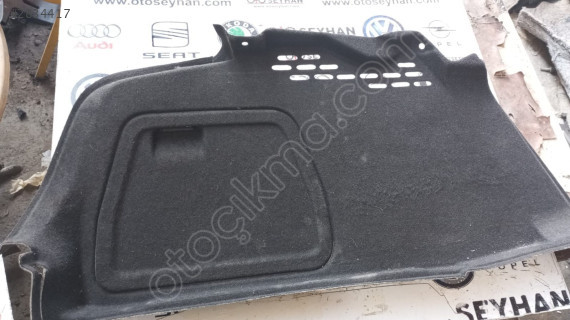 Audi A4 2014 sol bagaj yan kaplaması