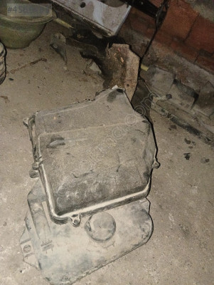 Audi A4 sigorta kutusu kapağı