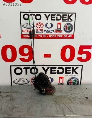 Toyota Hilux sol arka kapı kilidi