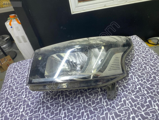 Renault Trafic III Sağ Ön Far 260102294R