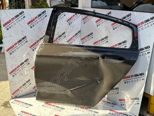Opel İnsignia sol arka kapı (az Hasarlı)
