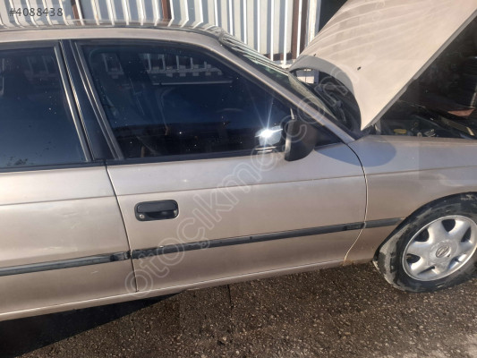 ÖZMEN OPEL ASTRA F SAĞ ÖN KAPI