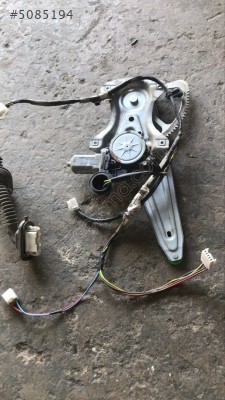 Toyota Aurıs sol arka kapı Cam kriko