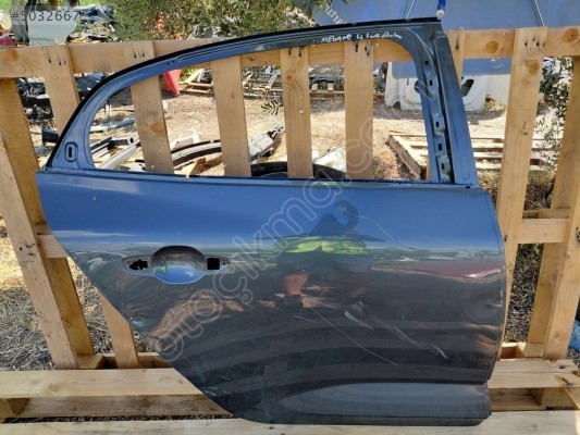 RENAULT MEGANE 4 SAĞ ARKA KAPI 821127808R