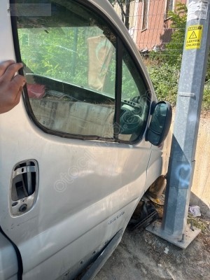 RENAULT TRAFİC SAĞ ÖN KAPI
