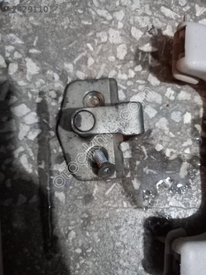 Opel Corsa C sağ ön kapı kilit karşılığı
