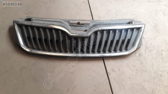 SKODA RAPİD ÖN PANJUR
