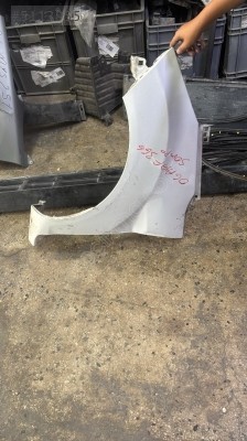 Ford Fiesta sol ön çamurluk