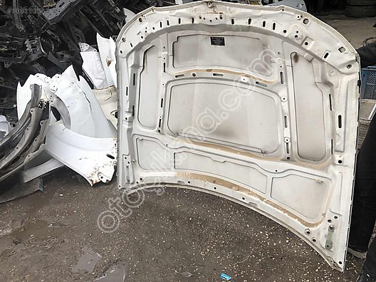 BMW E90 ön kaput