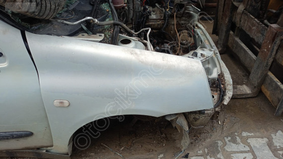 renault clio sağ ön çamurluk