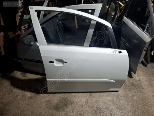 ÖZMEN OPEL CORSA D ÇIKMA SAĞ ÖN KAPI