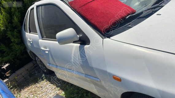 Volkswagen Polo sağ ön kapı