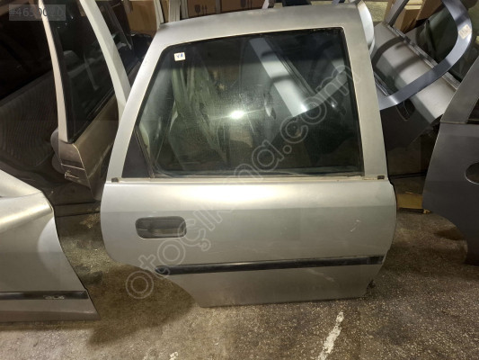 ÖZMEN OPEL VECTRA B ÇIKMA SAĞ ARKA KAPI