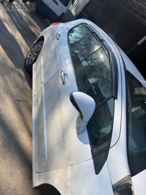 Peugeot 308 sağ arka kapı