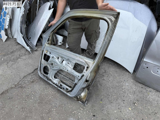Clio sağ ön kapı
