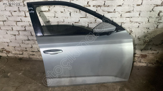 SKODA SCALA SAĞ ÖN KAPI ÇIKMA ORJİNAL