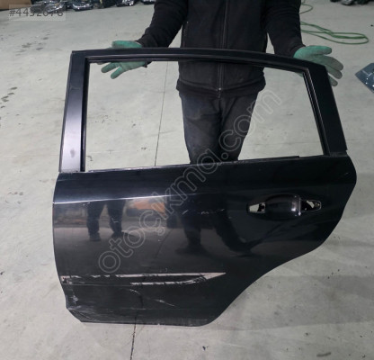 SUBARU IMPREZA SİYAH SOL ARKA KAPI ORJINAL HATASIZ
