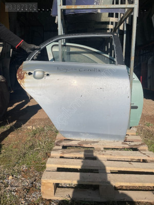 TOYOTA COROLLA SAĞ ARKA KAPI