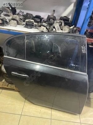 RENAULT LATİTUDE SAĞ ARKA KAPI