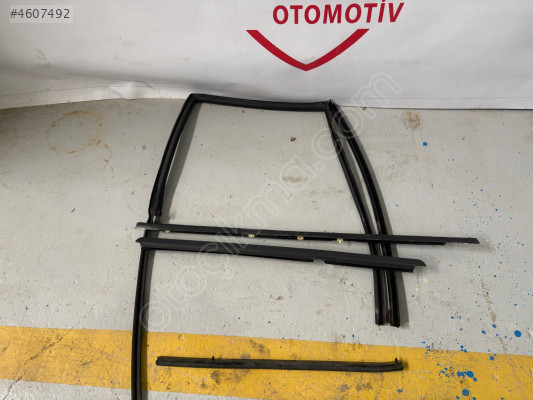 SUZUKİ SWİFT HB. SOL ARKA KAPI CAM FİTİLİ