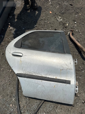 Fiat albea sağ arka kapı