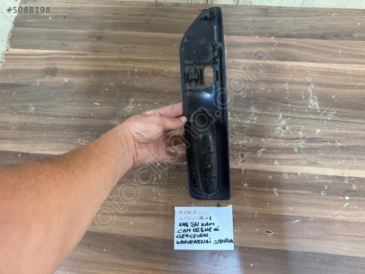 RENAULT LAGUNA 1 SAĞ ÖN KAPI CAM DÜĞMESİ ÇERÇEVESİ 96-01 MODEL