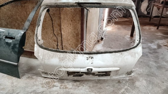 Peugeot 206 bagaj kapağı