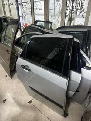 FORD FOCUS 1 SAĞ ARKA KAPI YİĞİT OTO ANKARA