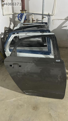 Audi A6  13-19 sağ arka kapı ufak hasarlı