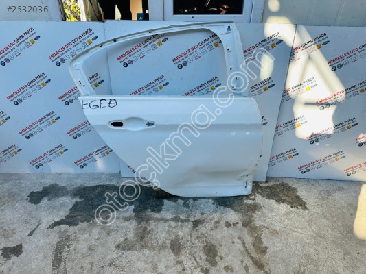 Fiat Egea sağ arka kapı (hasarlı parça)