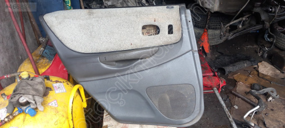 Mazda familia arka kapı döşemesi