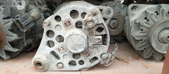 Renault 12 şarz dinamosu