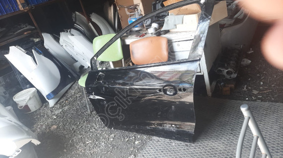 Renault Clio dört çıkma sol ön kapı