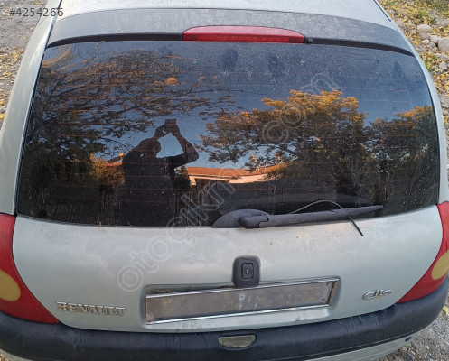 Clio bagaj kapağı
