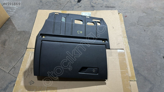 AUDI A3 TORPİDO KAPAĞI