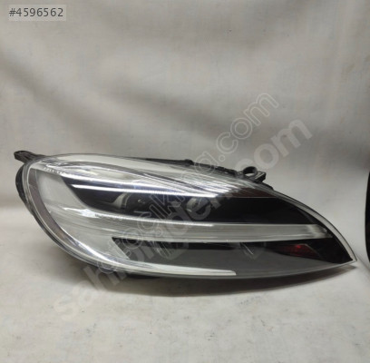 VOLVO V40 ORJİNAL ÇIKMA SAĞ FAR