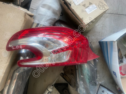 Peugeot 208 sol arka stop lambası