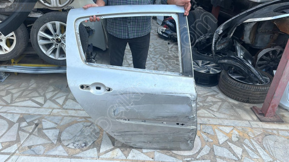 RENAULT CLIO 3 HECBEK ÇIKMA SAĞ ARKA KAPI ORJİNAL