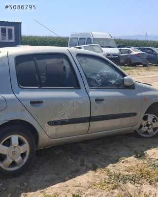 RENAULT CLİO 2 SAĞ ARKA KAPI ÇIKMA