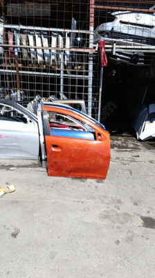 Dacia Duster Sağ Ön Kapı - Oto Çıkma Parçaları