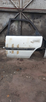 Mazda 323 hatcback sol arka kapı