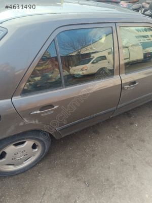 Mercedes w124 kasa sağ arka kapı