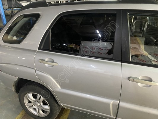 325 KİA SPORTAGE 2008 SAĞ ARKA KAPI