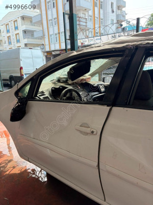 toyota auris sol ön kapı 2011