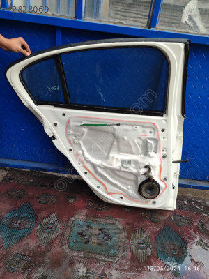 Fiat egea sol arka kapi dolu boş