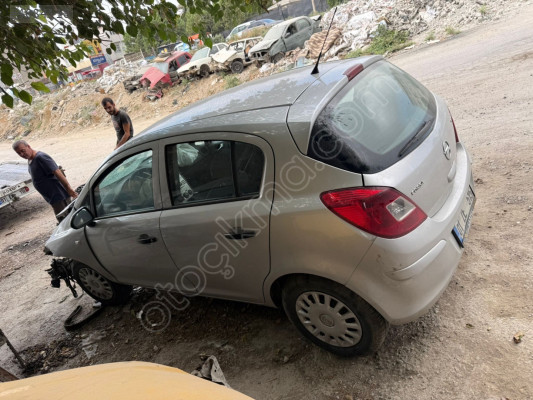 Opel Corsa D egzoz manifoldu