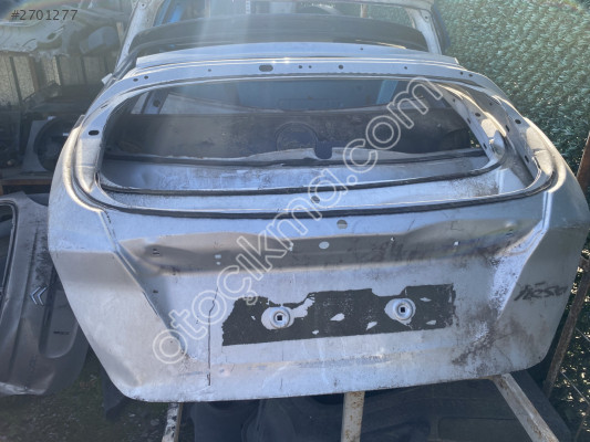 FORD FİESTA BAGAJ KAPAĞI