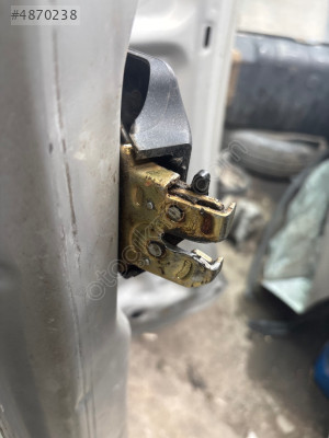 Mazda 323 bagaj kilidi