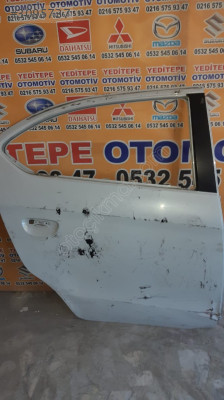 mitsubishi attrage sağ arka kapı